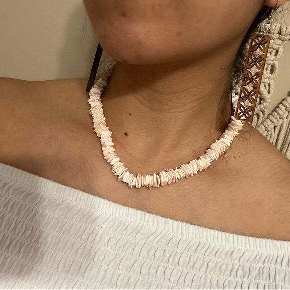 Light Pink Puka Shell Necklace - Picture 3 of 4